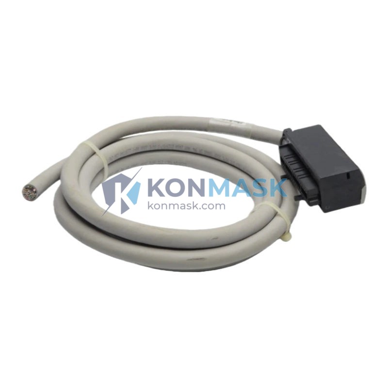 Allen-Bradley 1492-CABLE025TBCH - Front Panel and Connectivity View